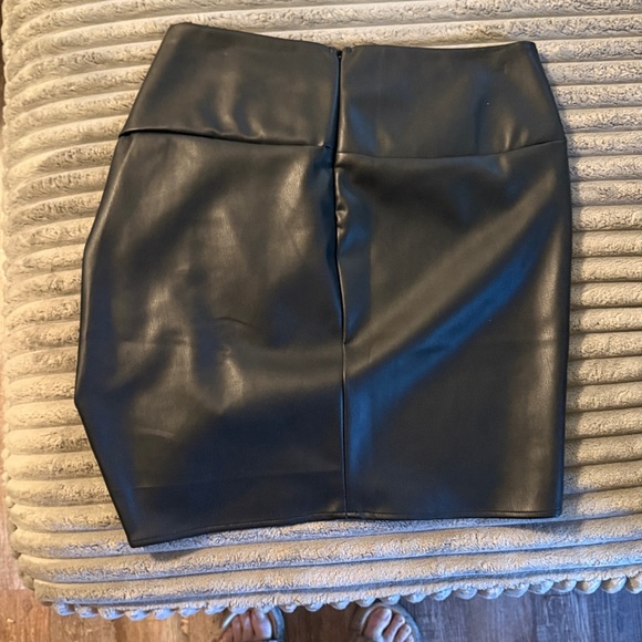 Astr Black Mini Skirt - Picture 2 of 2